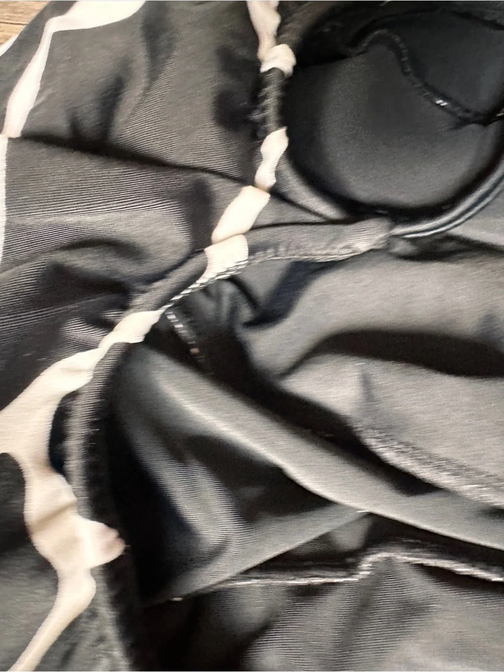 Longitude playful black